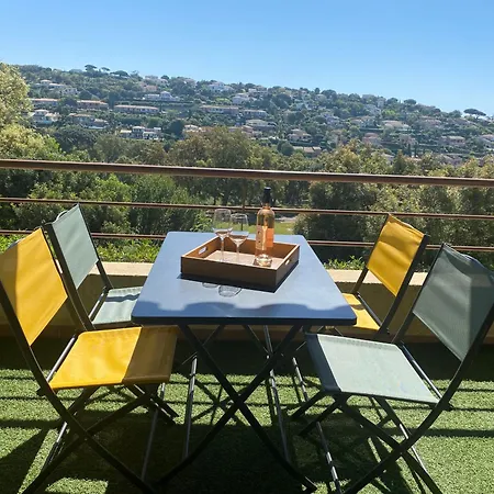 Avec Piscine, Vue Golf A Maxime Sainte-Maxime