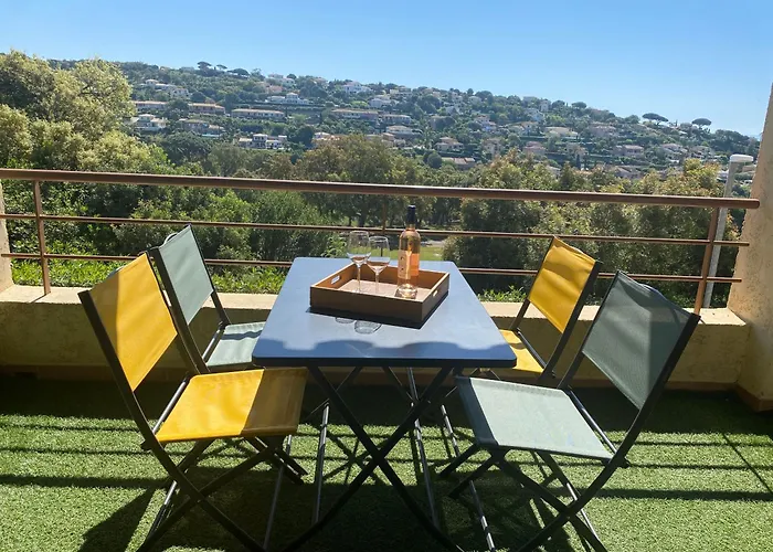 Avec Piscine, Vue Golf à Maxime Sainte-Maxime